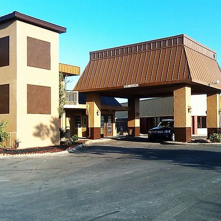 Magnuson Hotel Red Baron Garden City Exterior foto