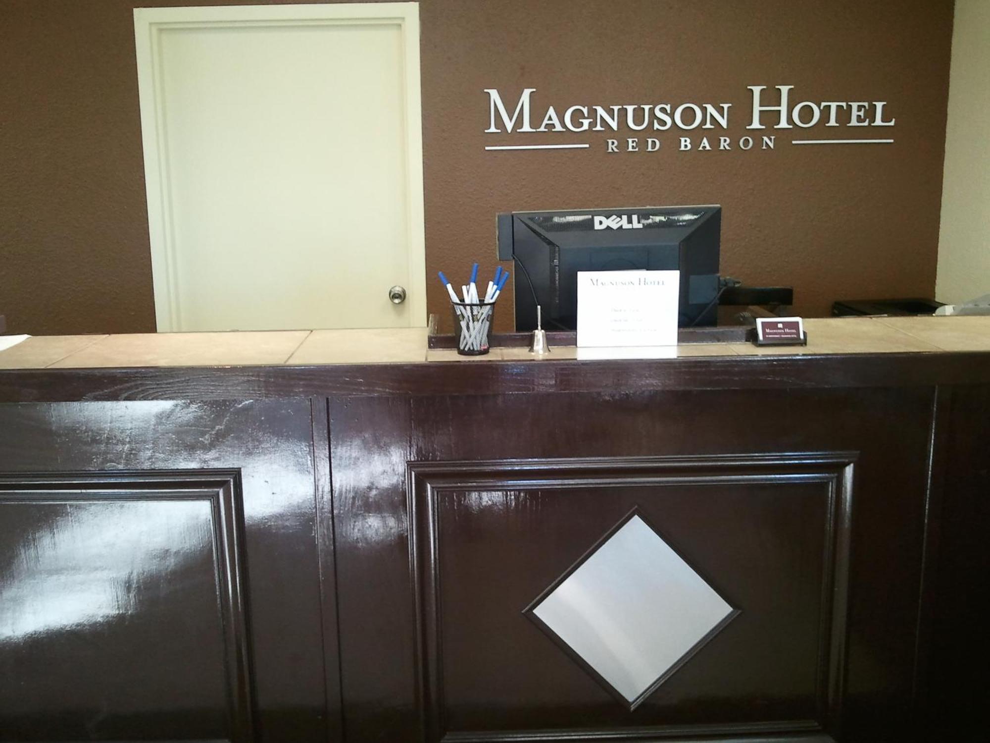 Magnuson Hotel Red Baron Garden City Exterior foto