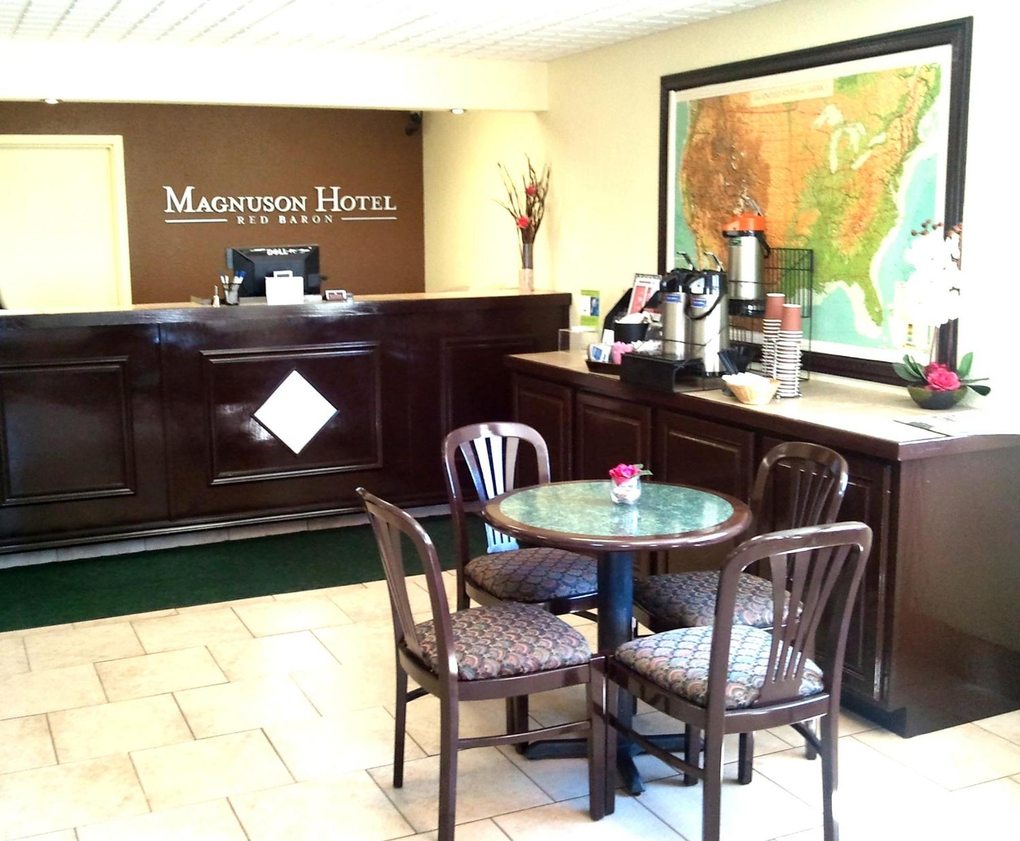 Magnuson Hotel Red Baron Garden City Exterior foto