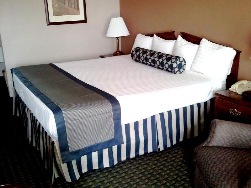 Magnuson Hotel Red Baron Garden City Zimmer foto