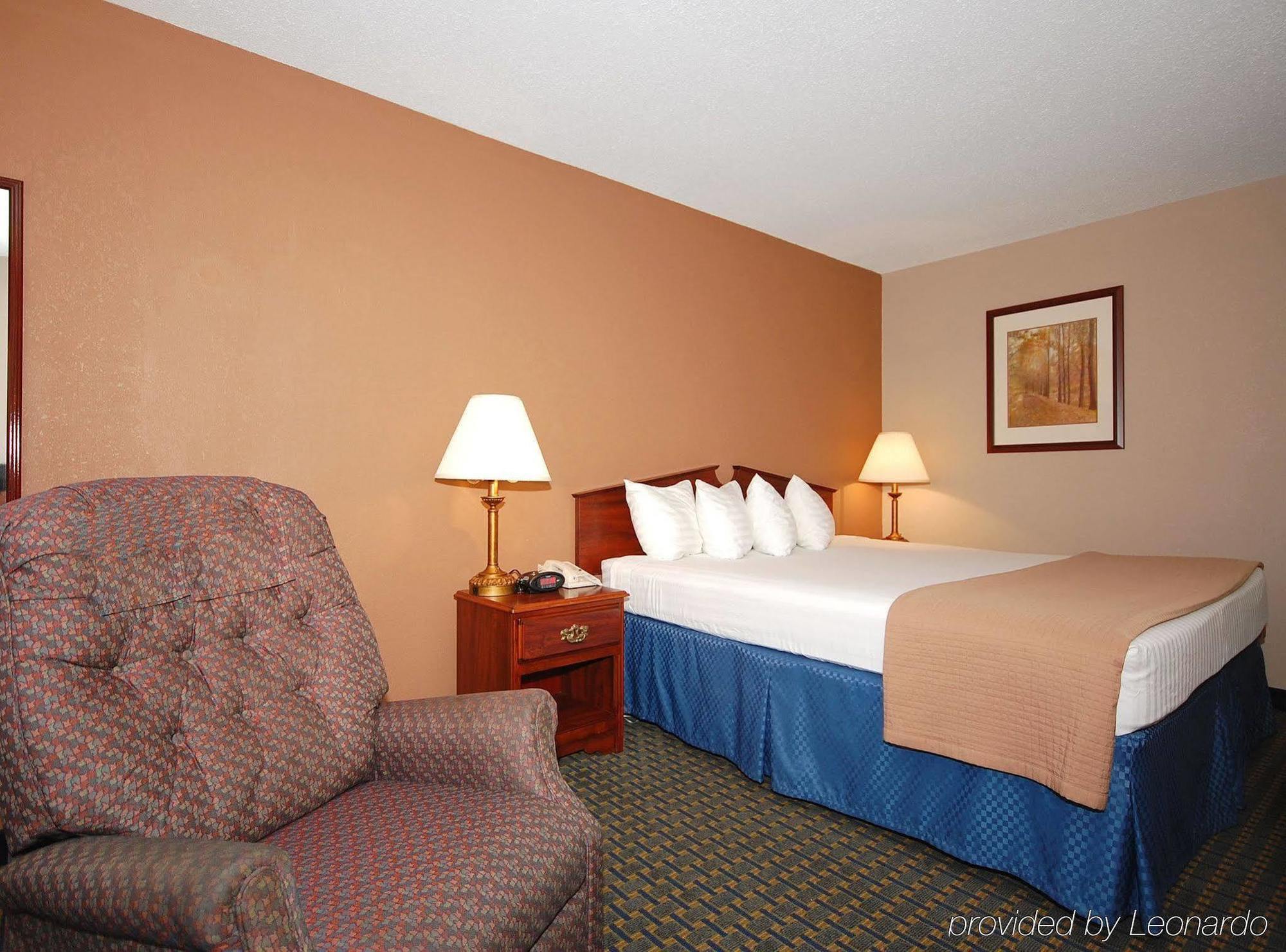 Magnuson Hotel Red Baron Garden City Zimmer foto