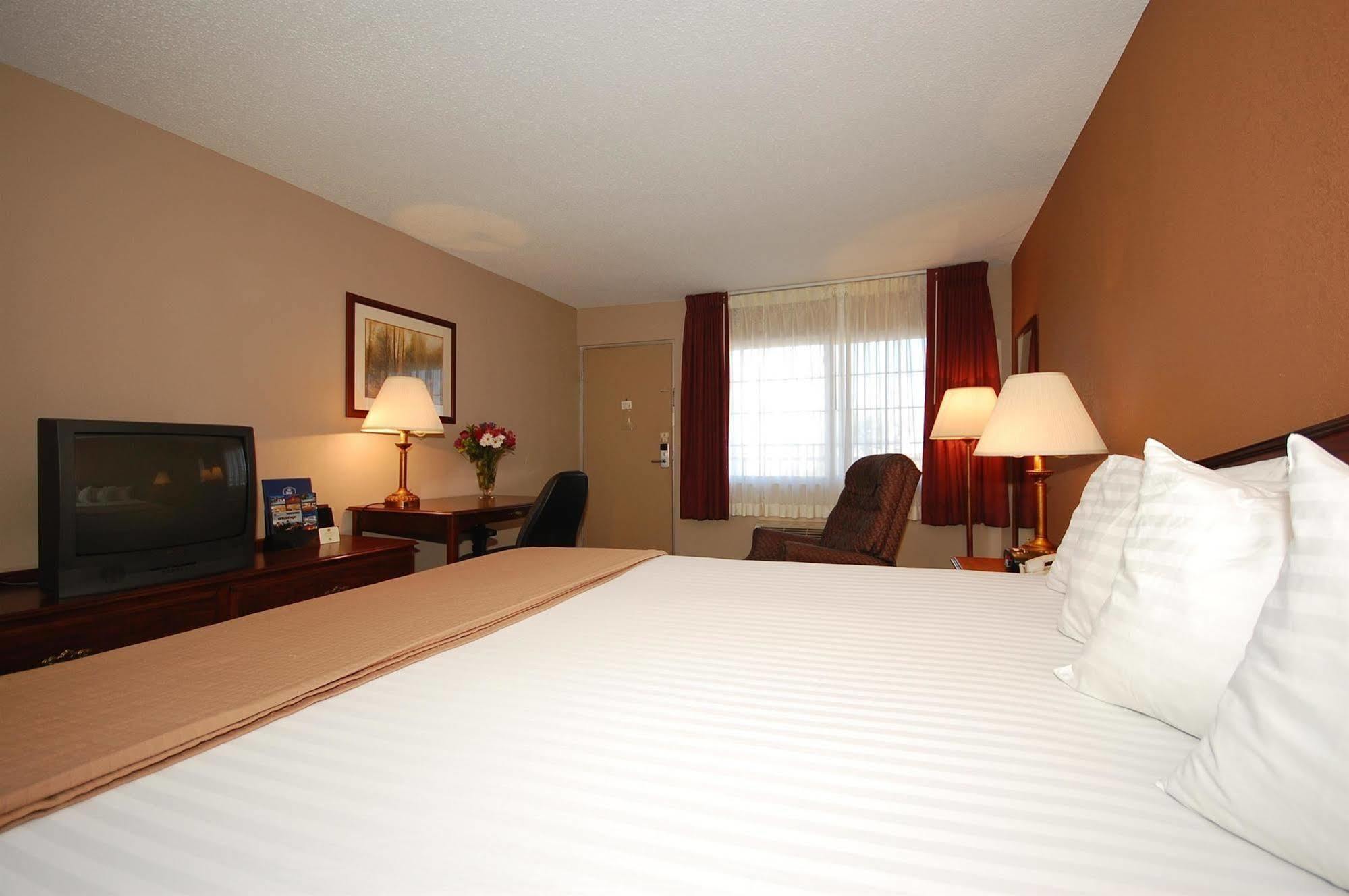Magnuson Hotel Red Baron Garden City Zimmer foto