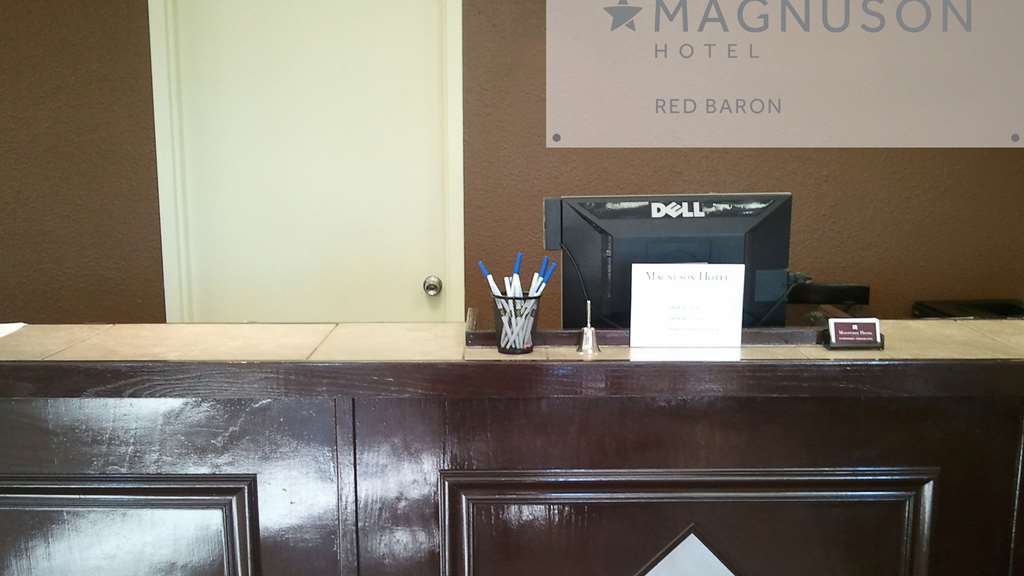 Magnuson Hotel Red Baron Garden City Interior foto