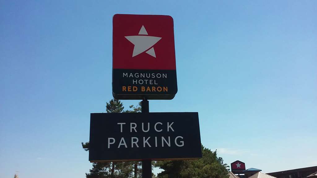 Magnuson Hotel Red Baron Garden City Exterior foto